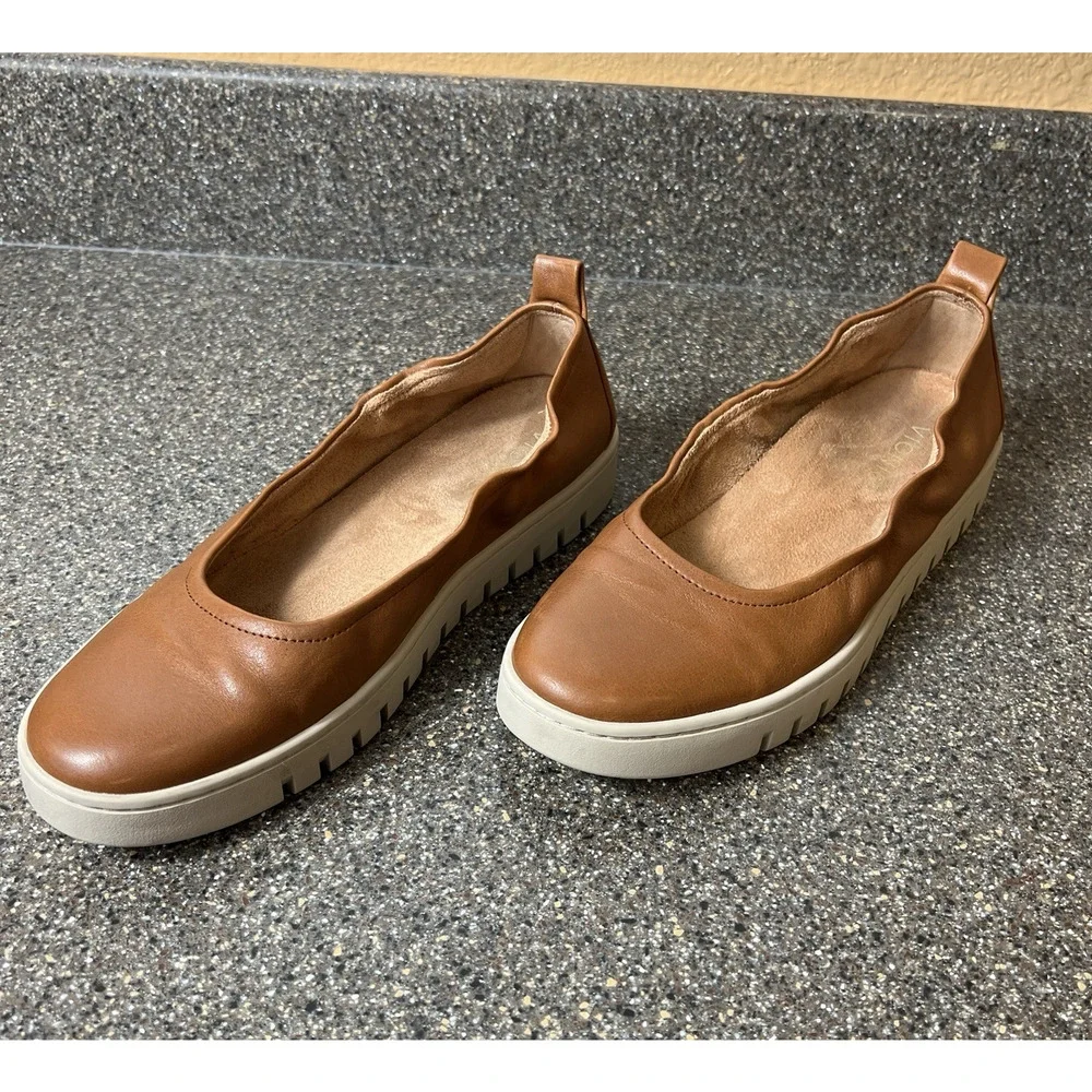 Vionic Tan Leather Slip On Wedge Shoes Womens Sz 9 Comfort Casual Stretch Loafer